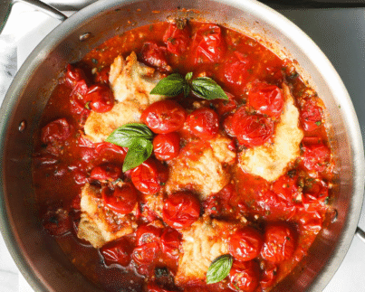 Chicken in Tomato and Basil Sauce​