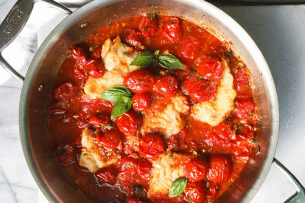 Chicken in Tomato and Basil Sauce​